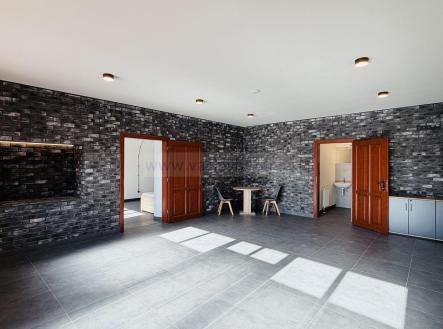 Pronájem - obchodní prostor