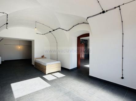 Pronájem - obchodní prostor