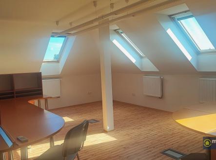 Pronájem - kanceláře, 95 m²