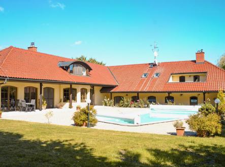 0fa483ec679c1a2b11af3e2afc77495f.jpeg | Prodej - dům/vila, 392 m²