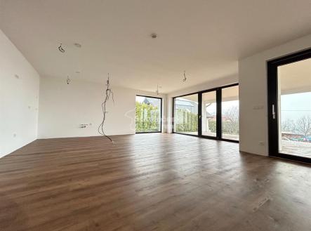 ukázka již kolaudovaného domu (vedlejší) | Prodej - dům/vila, 270 m²