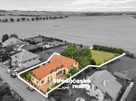 letecký pohled na dům a pozemek | Prodej - dům/vila, 290 m²