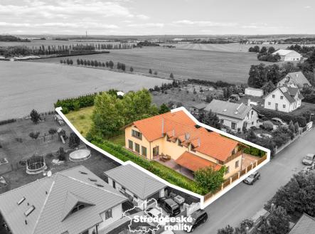 letecký pohled na dům a pozemek | Prodej - dům/vila, 290 m²