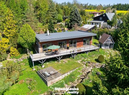 Pohled na dům a okolí | Prodej - dům/vila, 87 m²