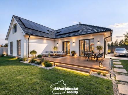 RD pohled od zahrady + vizualizace terasy | Prodej - dům/vila, 240 m²