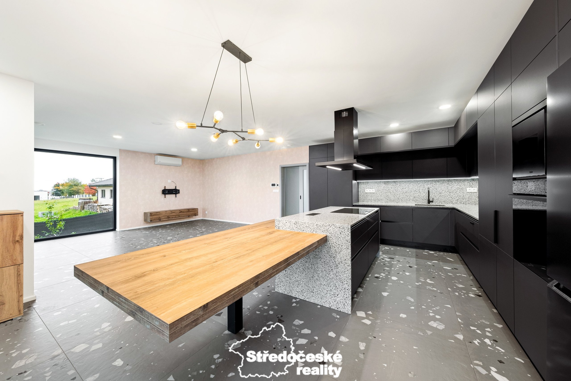 obývací pokoj, kuchyň a jídelna