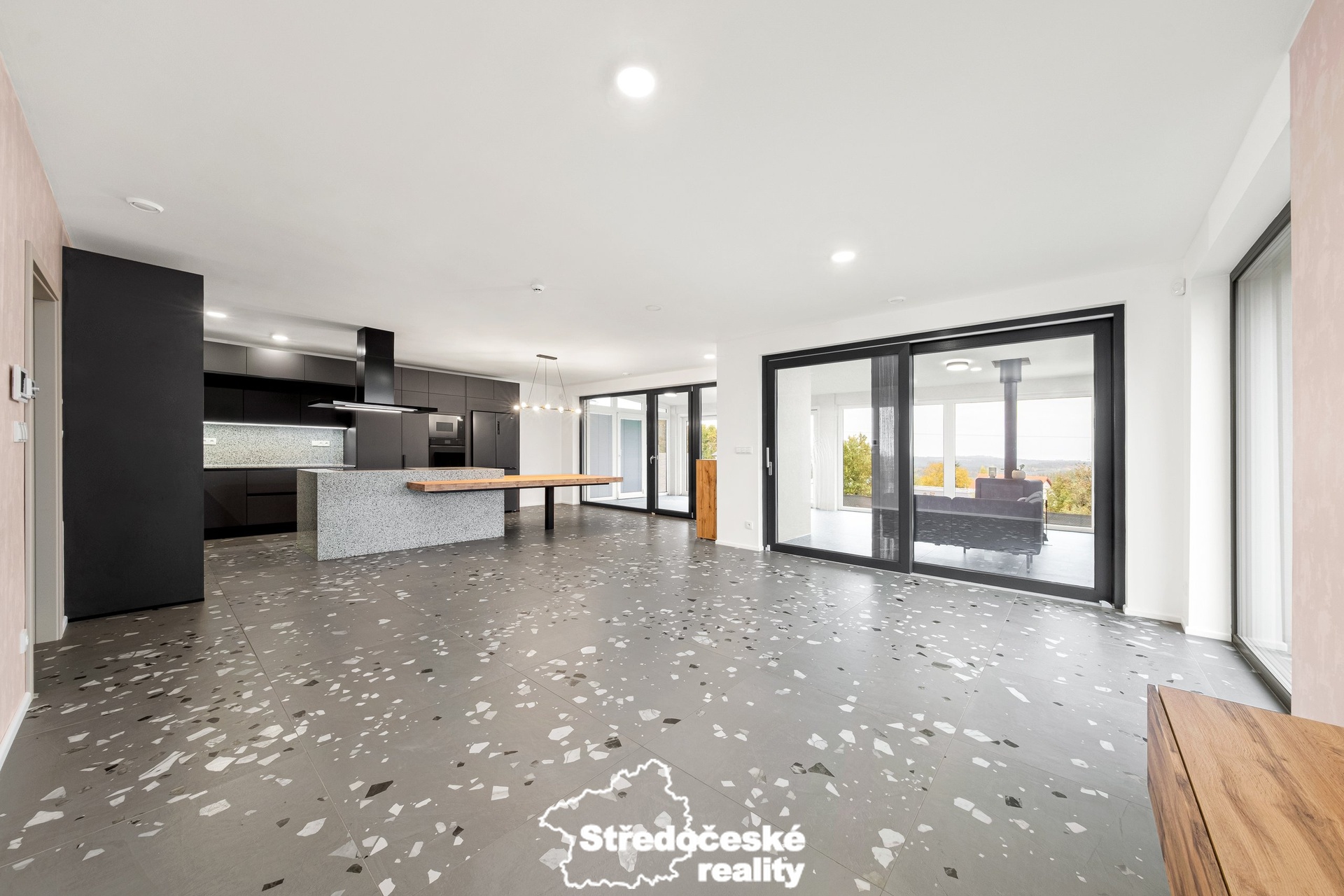 obývací pokoj, kuchyň a jídelna