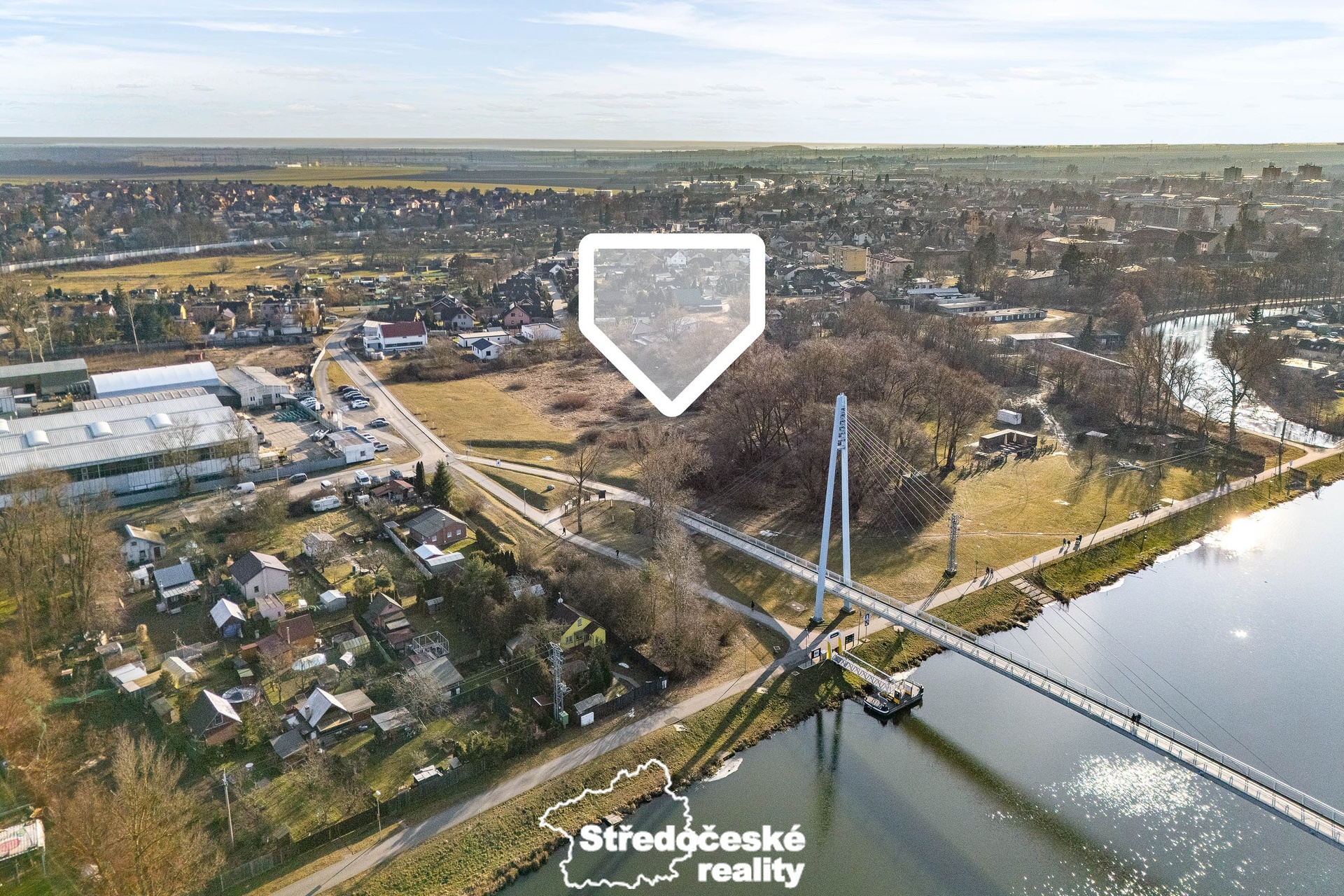 Prodej komerčního pozemku o  velikosti 1686 m², Čelákovice