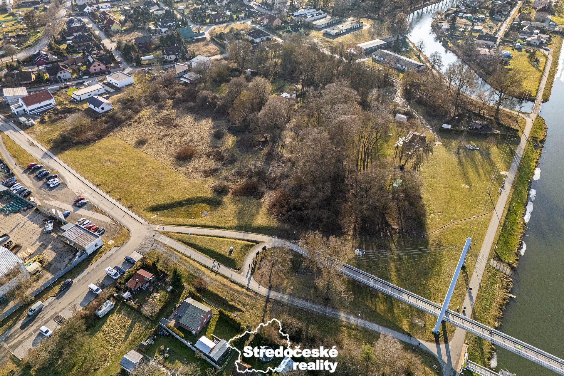 Prodej komerčního pozemku o  velikosti 1686 m², Čelákovice