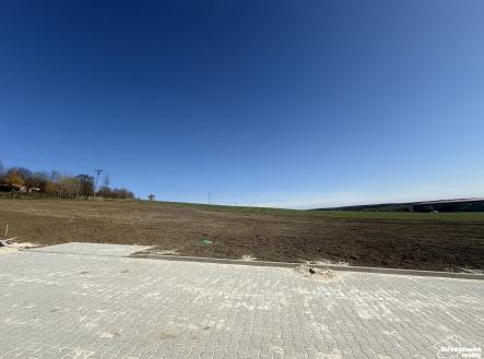 pohled na pozemek č. 14 - aktuální stav | Prodej - pozemek pro bydlení, 892 m²