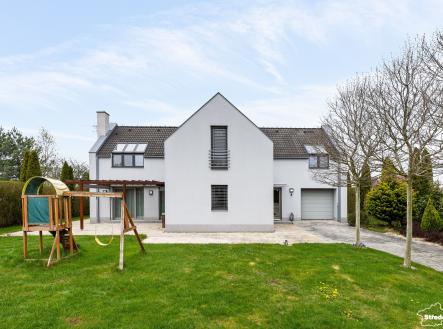 Čelní pohled na dům | Prodej - dům/vila, 230 m²