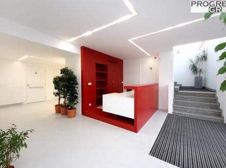 Prodej - dům/vila, 975 m²