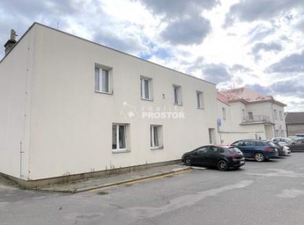 pohled z ulice | Pronájem - kanceláře, 240 m²