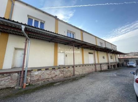 vstupní rampa | Pronájem - komerční objekt, průmyslový areál, 1 535 m²