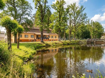 foto: 1 | Prodej - komerční objekt, jiný, 1 253 m²