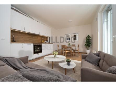 Obývací pokoj s kuchyní zařízený virtuálním stagingem | Prodej bytu, 1+kk, 37 m²