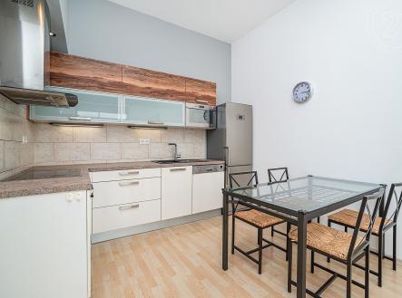 kuchyně s myčkou a další vybavení, plovoucí podlaha | Pronájem bytu, 2+kk, 55 m²