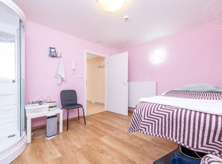 . | Prodej - obchodní prostor, 86 m²