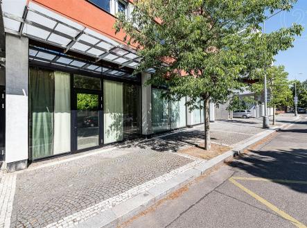 . | Prodej - obchodní prostor, 86 m²