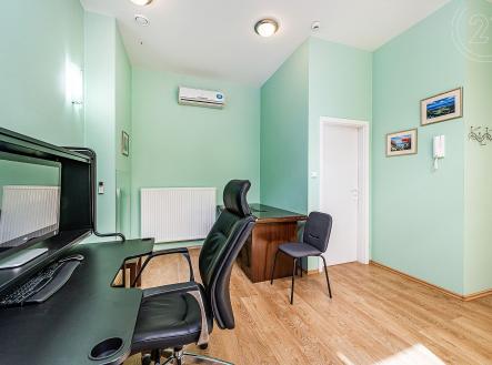. | Prodej - obchodní prostor, 86 m²