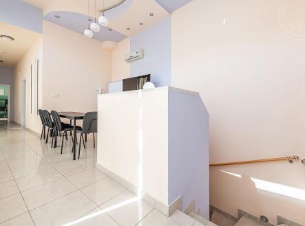 . | Prodej - obchodní prostor, 86 m²