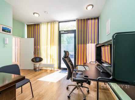 . | Prodej - obchodní prostor, 86 m²