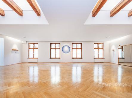 . | Pronájem - obchodní prostor, 200 m²