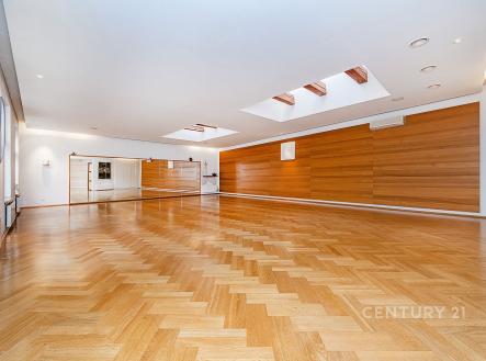 . | Pronájem - obchodní prostor, 200 m²