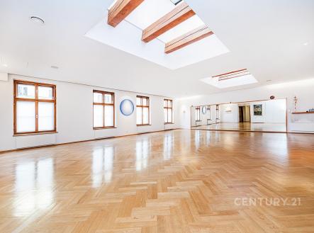 . | Pronájem - obchodní prostor, 200 m²