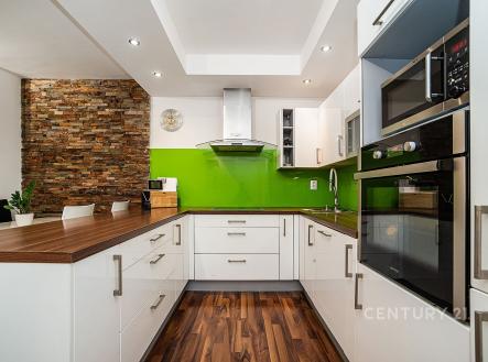 . | Pronájem bytu, 3+kk, 73 m²