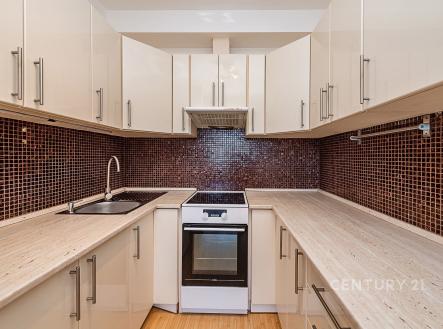 Kuchyň do tvaru "U", prodej 2kk, Stříbrského, Praha - Háje | Prodej bytu, 2+kk, 42 m²