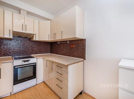 Kuchyň - stačí zakoupit lednici a můžete ji začít používat, prodej 2kk, Stříbrského, Praha - Háje | Prodej bytu, 2+kk, 42 m²