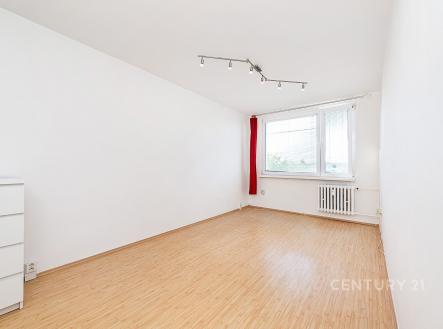Světlý obývací pokoj, plastová okna v bytě, prodej 2kk, Stříbrského, Praha - Háje | Prodej bytu, 2+kk, 42 m²
