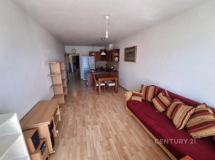 Prostorný obývací pokoj zařízený nábytkem | Pronájem bytu, 3+kk, 75 m²