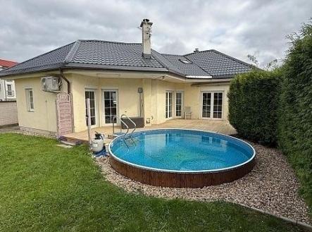 . | Pronájem - dům/vila, 145 m²