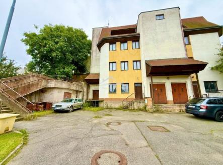 Fotka 1 | Prodej - nájemní dům, 953 m²