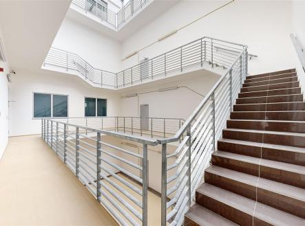 . | Pronájem - kanceláře, 338 m²