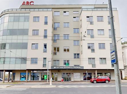   | Pronájem - obchodní prostor, 83 m²