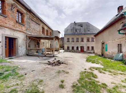 Prodej - nájemní dům, 1 570 m² obrázek