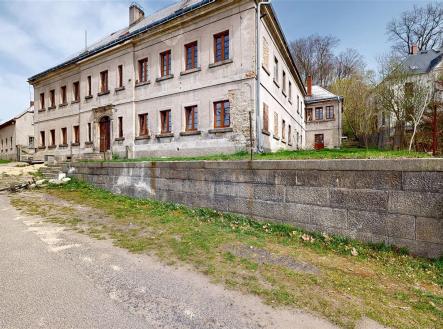 . | Prodej - nájemní dům, 1 570 m²