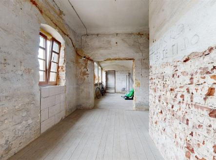 . | Prodej - nájemní dům, 1 570 m²