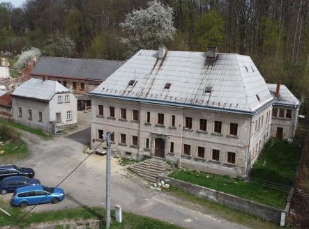 . | Prodej - nájemní dům, 1 570 m²