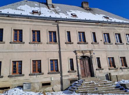 . | Prodej - nájemní dům, 1 570 m²