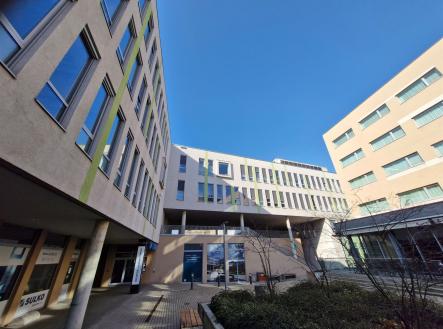 . | Pronájem - kanceláře, 272 m²