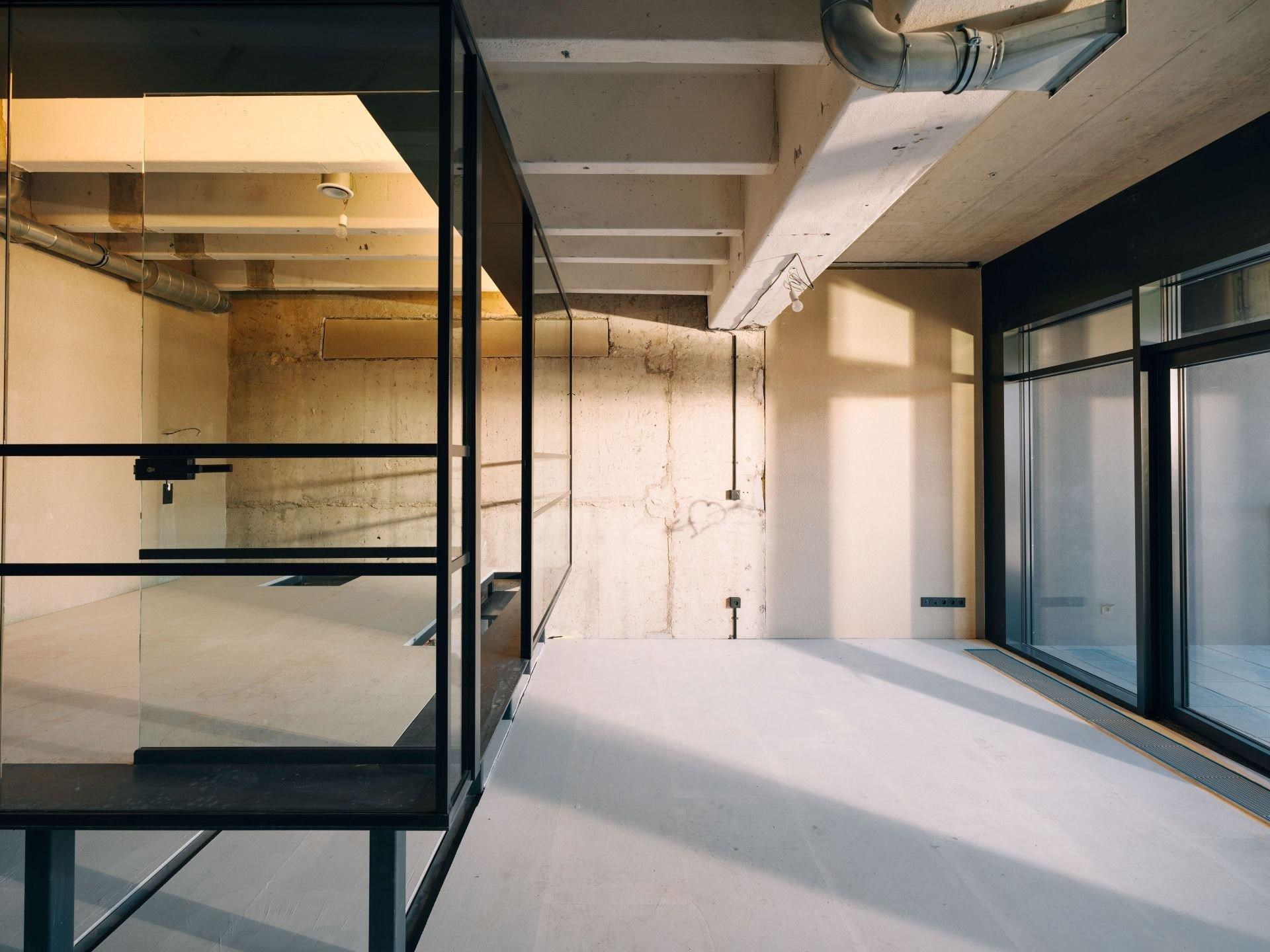 Komerční prostory s terasou o celkové ploše 95,8 m² ve 3. podlaží budovy