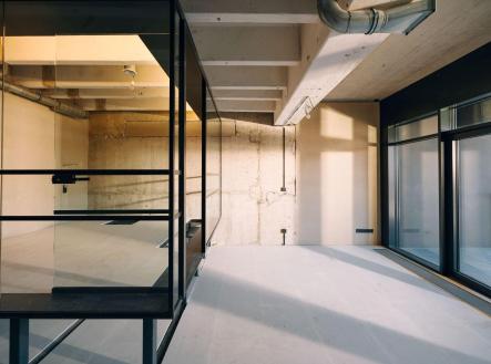 Komerční prostory s terasou o celkové ploše 95,8 m² ve 3 | Prodej - kanceláře, 96 m²