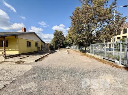 Uzavřený komerční areál k pronájmu | Pronájem - skladovací prostor, 4 262 m²