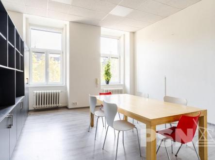 Kanceláře nedaleko centra a vlakového nádraží | Pronájem - kanceláře, 50 m²