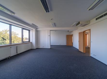 4 | Pronájem - kanceláře, 300 m²