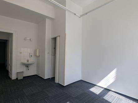 PXL_20260428_091526392 | Pronájem - kanceláře, 14 m²